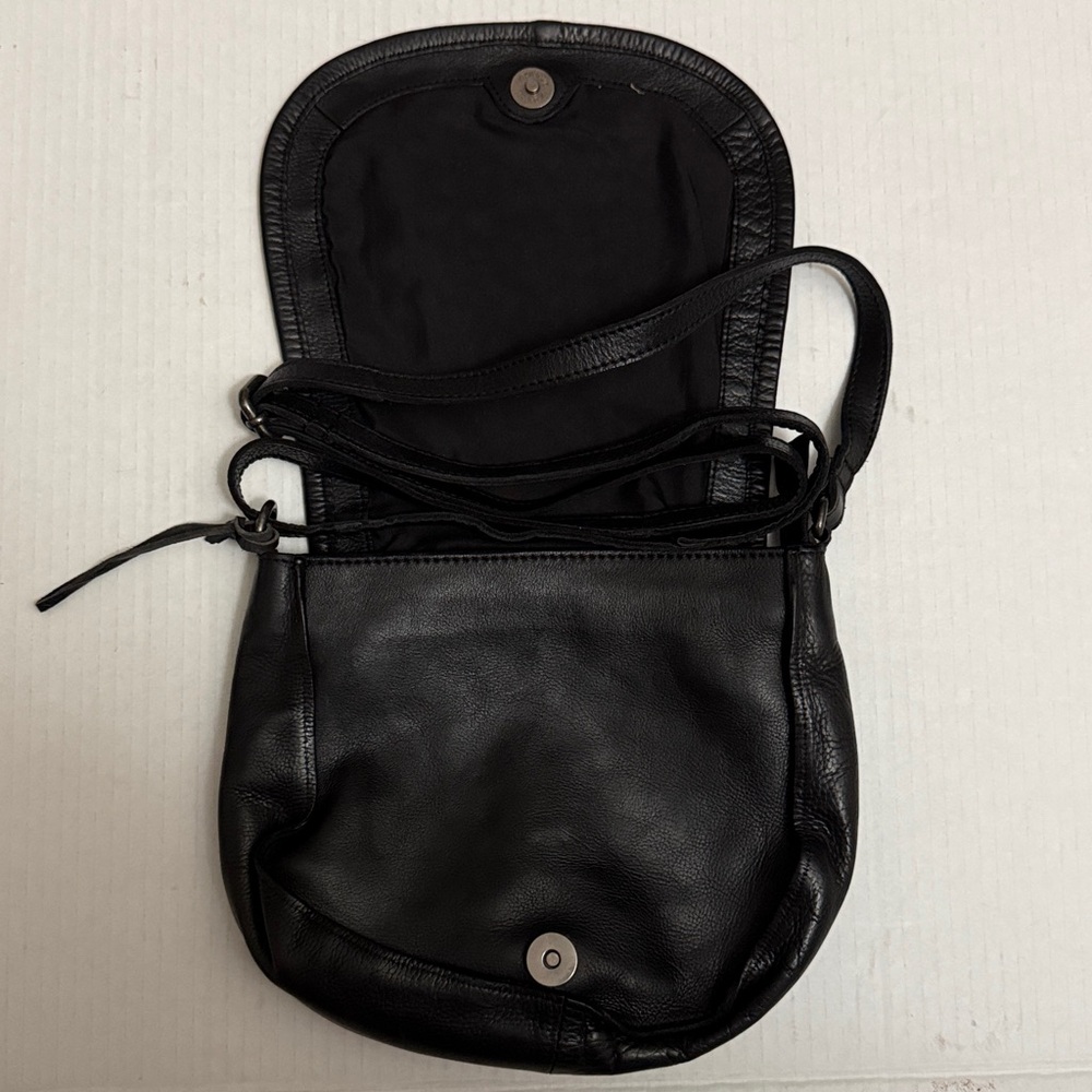 Vilencia Holland Black Studded Leather Crossbody Bag - Picture 3 of 5